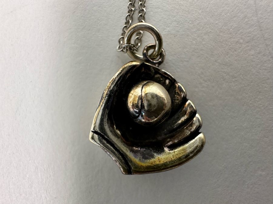 Sterling Silver Baseball Glove Pendant With 18' Sterling Chain 4.6g [Photo 4]