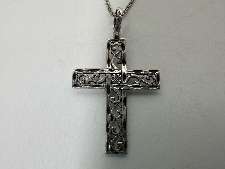 Sterling Silver Cross Pendant With Sterling 18' Chain Necklace 3.8g [Photo 4]