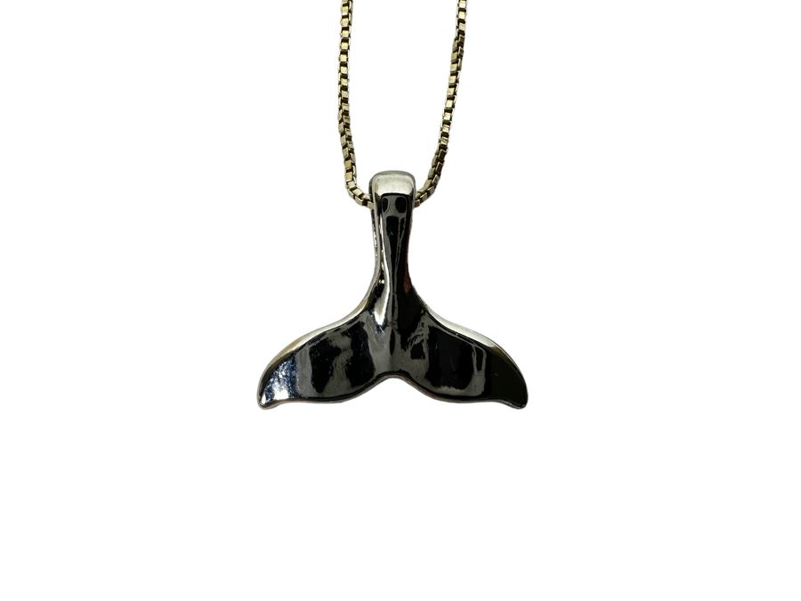 Sterling Silver Whale Tail Pendant With 18' Sterling Chain Necklace 2.9g [Photo 2]