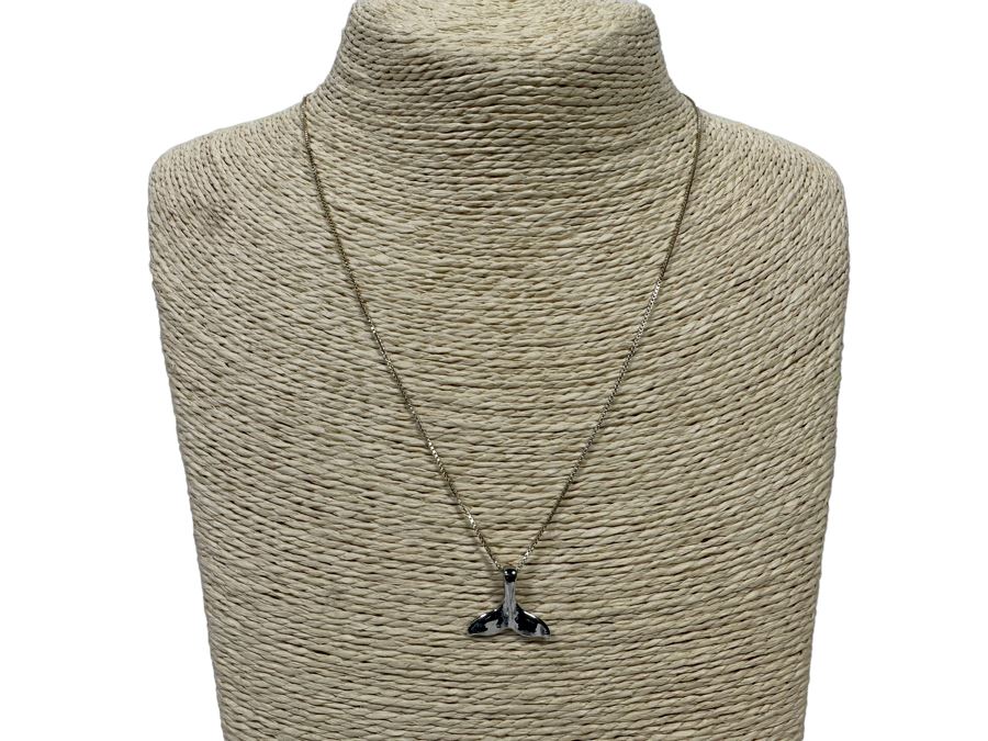 Sterling Silver Whale Tail Pendant With 18' Sterling Chain Necklace 2.9g [Photo 3]
