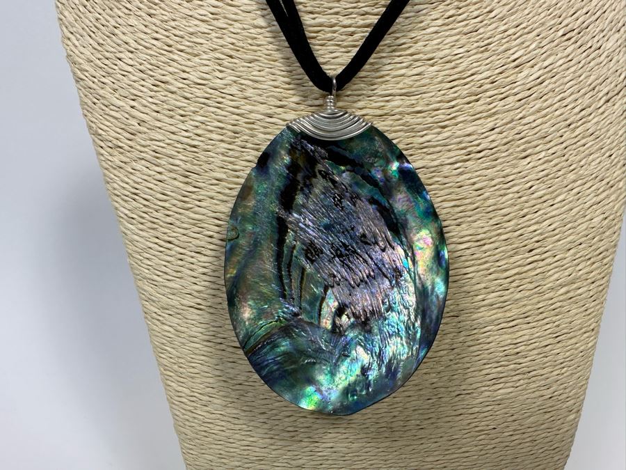 Large Shell Pendant Necklace With Sterling Silver Clasp [Photo 5]