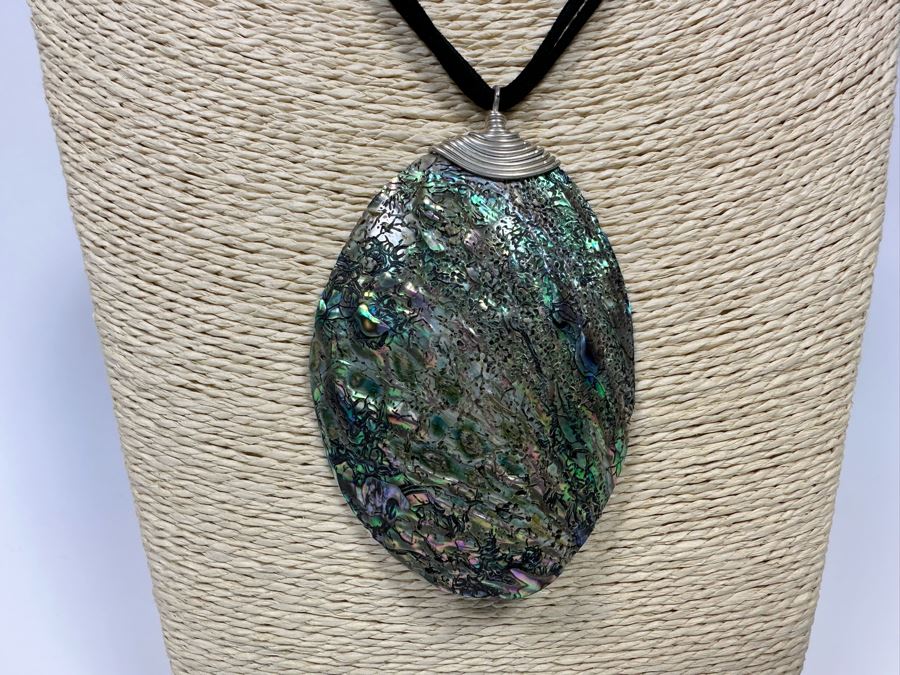 Large Shell Pendant Necklace With Sterling Silver Clasp [Photo 4]