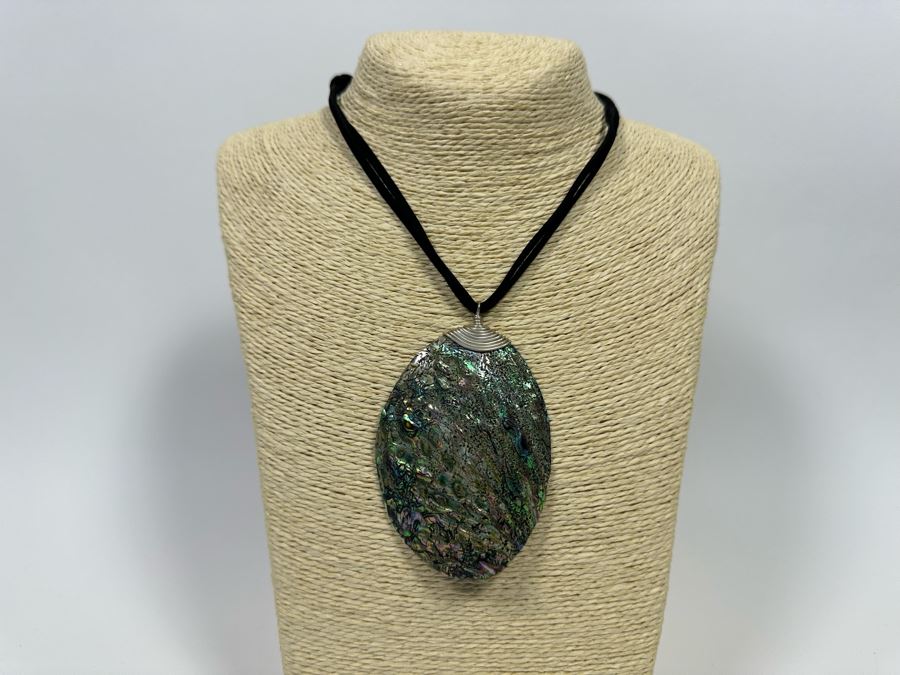 Large Shell Pendant Necklace With Sterling Silver Clasp [Photo 3]