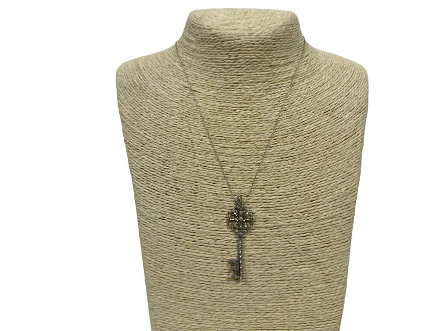 Sterling Silver Key Pendant With Sterling 18' Chain Necklace 3.2g [Photo 3]
