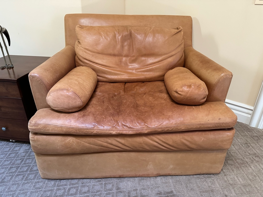 Leather Armchair 45W X 40D X 36H [Photo 3]