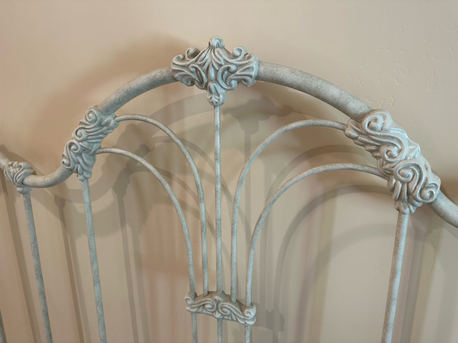 Cast Iron Queen Bed Frame 60W X 73.5H [Photo 5]