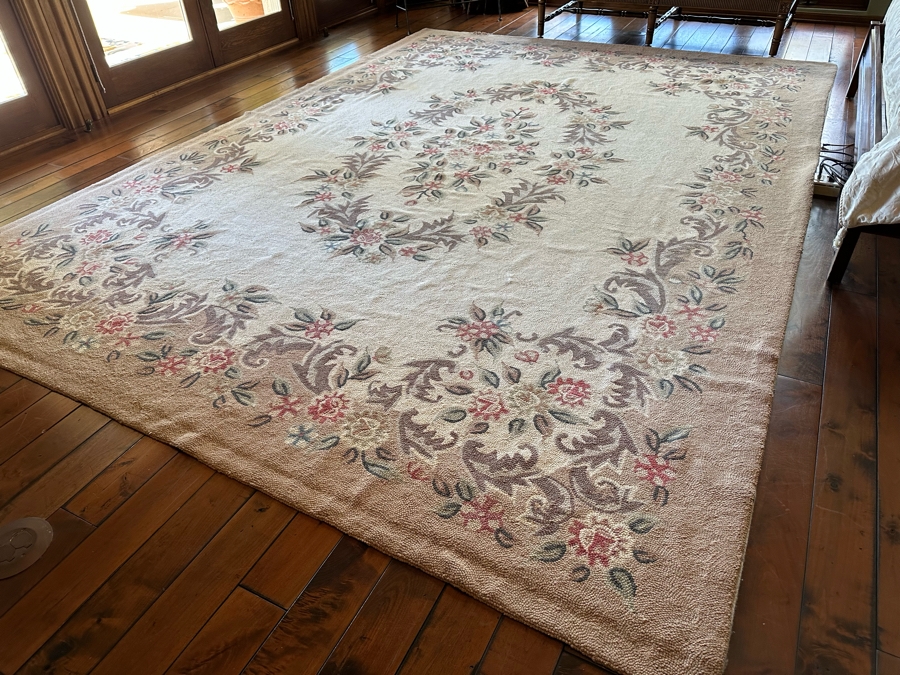 Hooked Area Rug (One Side Has A Tear And Needs Repair - See Photos) 114 X 160 [Photo 4]