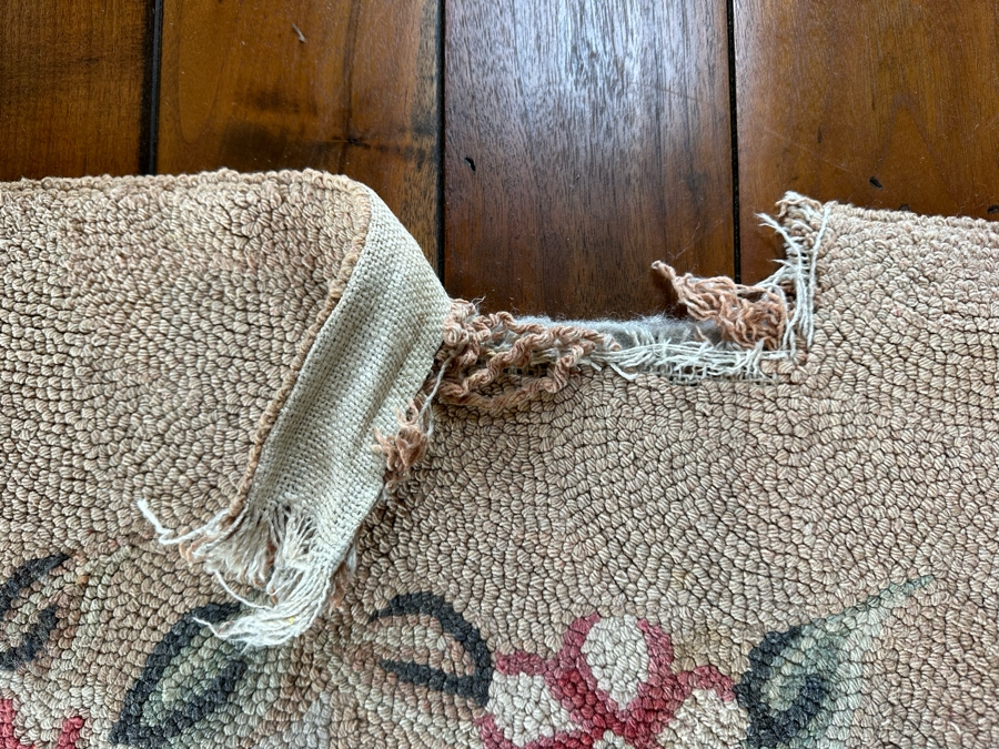 Hooked Area Rug (One Side Has A Tear And Needs Repair - See Photos) 114 X 160 [Photo 8]