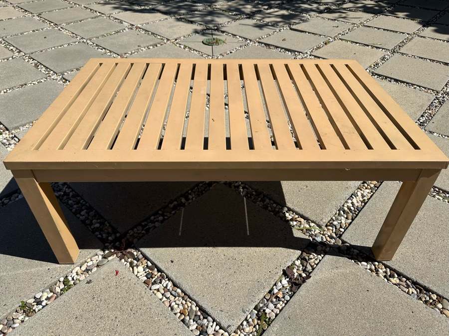 Aluminum Outdoor Coffee Table 43W X 28D X 17H [Photo 1]
