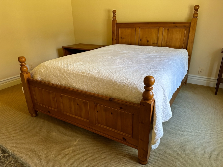 Wooden Pine Queen Size Bed Frame (Mattress & Bedding Not Included) [Photo 3]