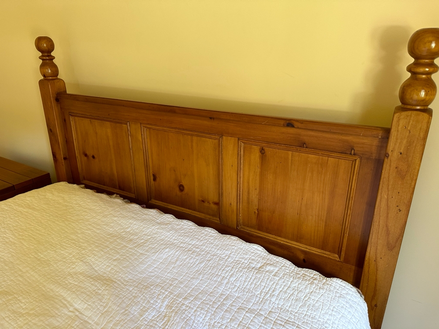 Wooden Pine Queen Size Bed Frame (Mattress & Bedding Not Included) [Photo 6]