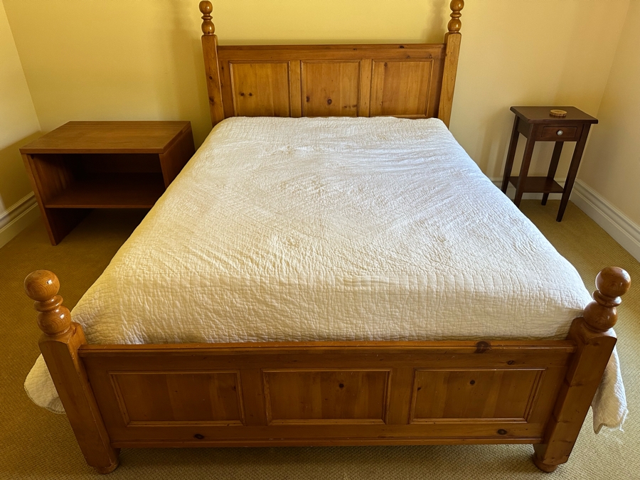 Wooden Pine Queen Size Bed Frame (Mattress & Bedding Not Included) [Photo 1]