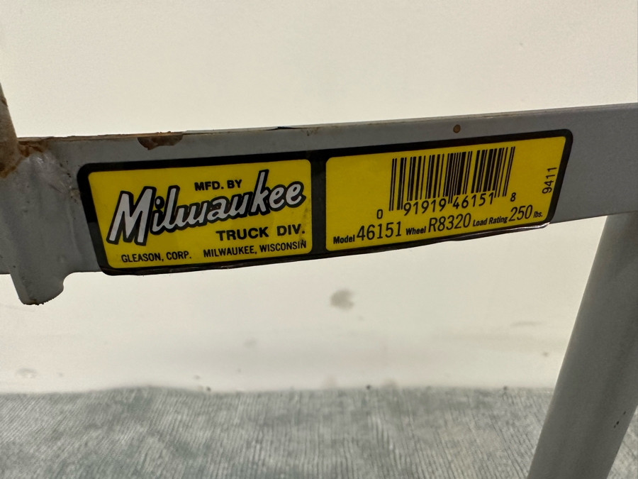 Milwaukee Dolly Model 46151 16.5W X 14.5D X 42H [Photo 4]