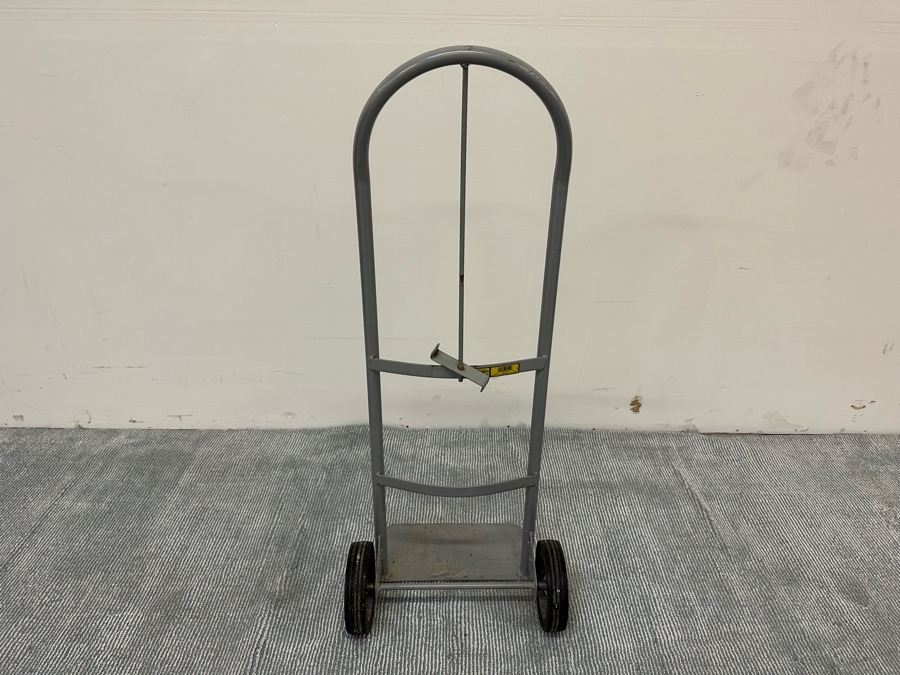 Milwaukee Dolly Model 46151 16.5W X 14.5D X 42H [Photo 3]