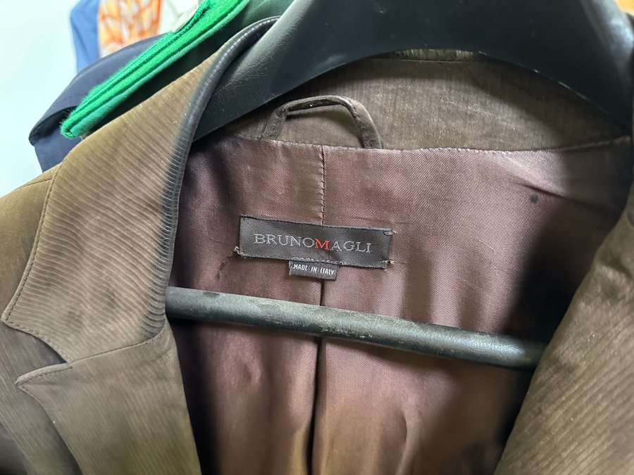 Men's Designer Clothes Lot Including Jackets, Shirts, Hawaiian Shirts And Dress Pants With Brands From Bruno Magli, Hugo Boss, Ralph Lauren - See Photos (Does Not Include Chrome Rack) [Photo 40]