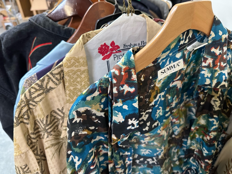 Men's Designer Clothes Lot Including Jackets, Shirts, Hawaiian Shirts And Dress Pants With Brands From Bruno Magli, Hugo Boss, Ralph Lauren - See Photos (Does Not Include Chrome Rack) [Photo 28]