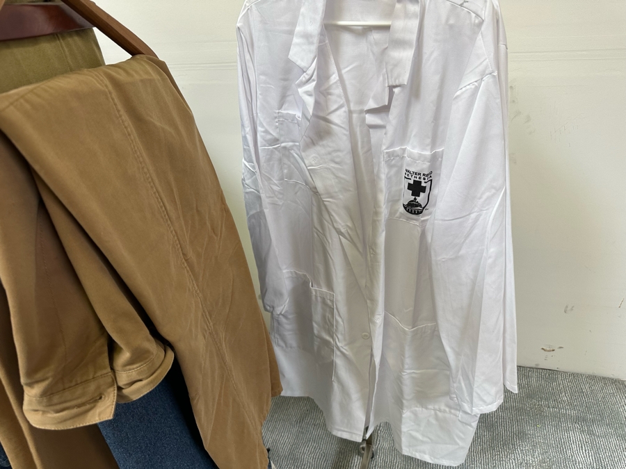 Men's Clothes Lot Including Jackets, Vests, Pants - See Photos (Does Not Include Chrome Rack) [Photo 33]