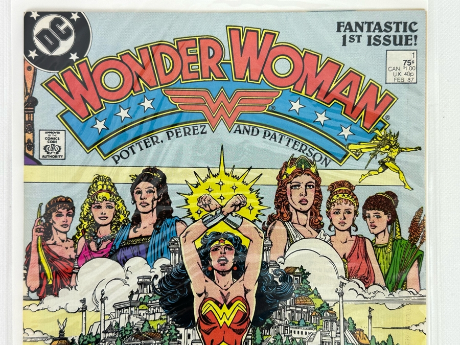 DC Comics Wonder Woman Fantastic 1st Issue Comic Book [Photo 2]