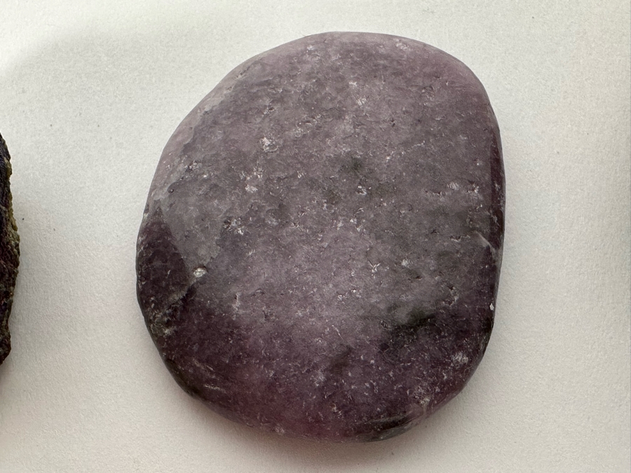 Collection Of Various Rocks (Including Amethyst Pendant And Carved Rose Quartz Rat) And Fossil - See Photos [Photo 9]