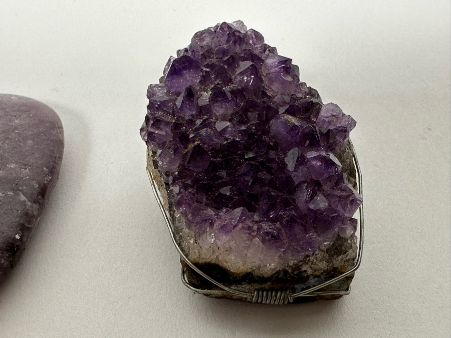 Collection Of Various Rocks (Including Amethyst Pendant And Carved Rose Quartz Rat) And Fossil - See Photos [Photo 12]