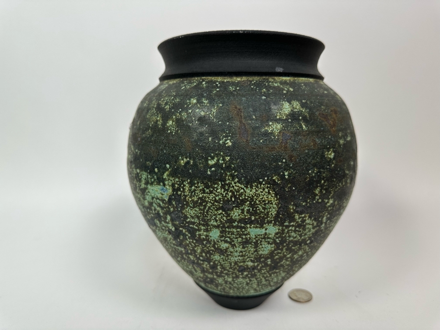 Signed De La Cruz Pottery Jar [Photo 2]