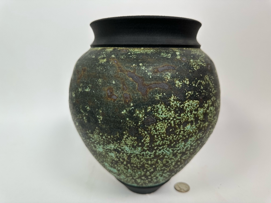 Signed De La Cruz Pottery Jar [Photo 5]