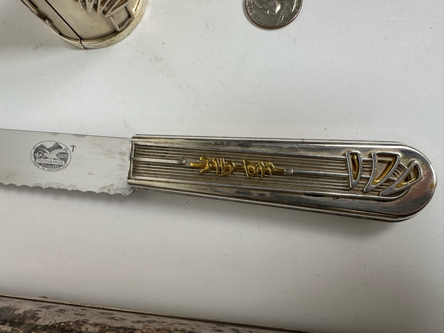 Swed Masters Workshop Victorinox Signed Carving Knife With Signed Presentation Case And Four Signed Swed Masters Workshop Salt Shakers With Signed Presentation Case By Yossi Swed, Jerusalem [Photo 6]