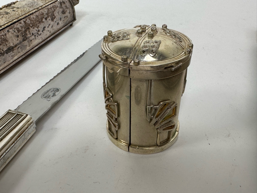 Swed Masters Workshop Victorinox Signed Carving Knife With Signed Presentation Case And Four Signed Swed Masters Workshop Salt Shakers With Signed Presentation Case By Yossi Swed, Jerusalem [Photo 10]