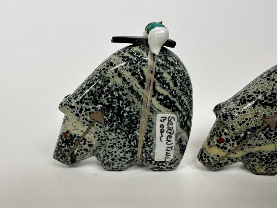 Pair Of Native American Zuni Fetishes Of Serpentine Bears [Photo 4]