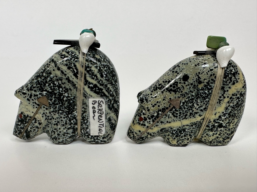Pair Of Native American Zuni Fetishes Of Serpentine Bears [Photo 3]