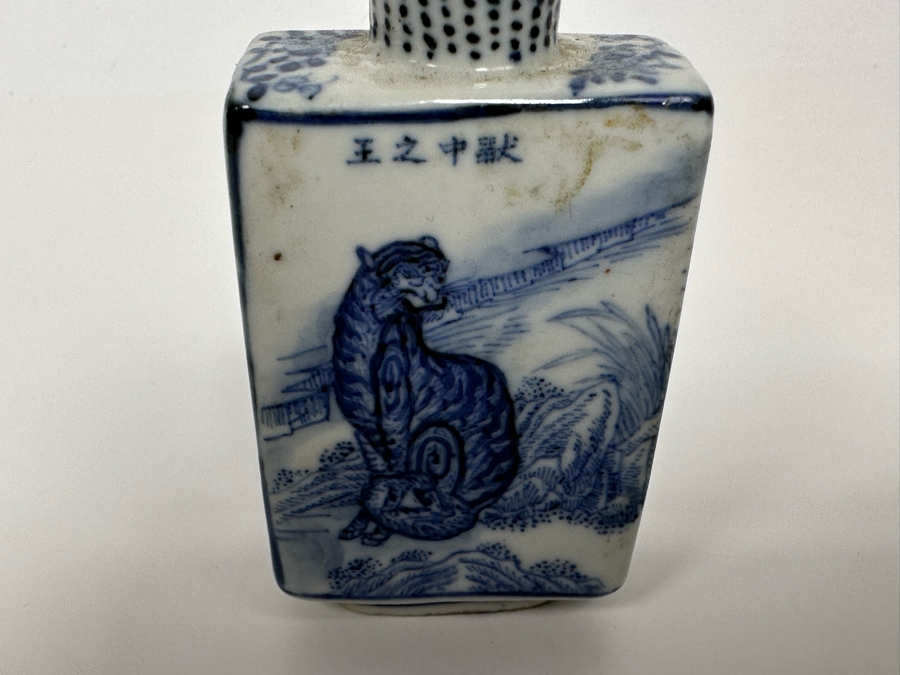 Vintage Chinese Hand Painted Signed Porcelain Snuff Bottle 3H [Photo 6]