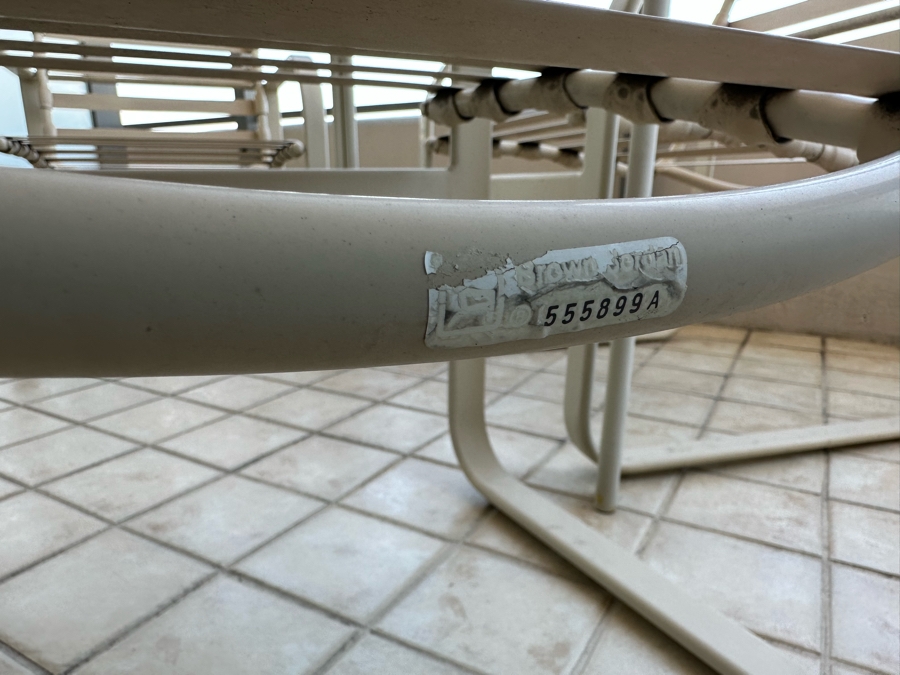 Vintage Brown Jordan Luxury Outdoor Patio Furniture Set With Four Chairs And 42'R Table [Photo 8]