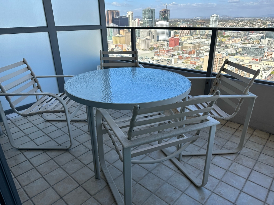 Vintage Brown Jordan Luxury Outdoor Patio Furniture Set With Four Chairs And 42'R Table [Photo 2]