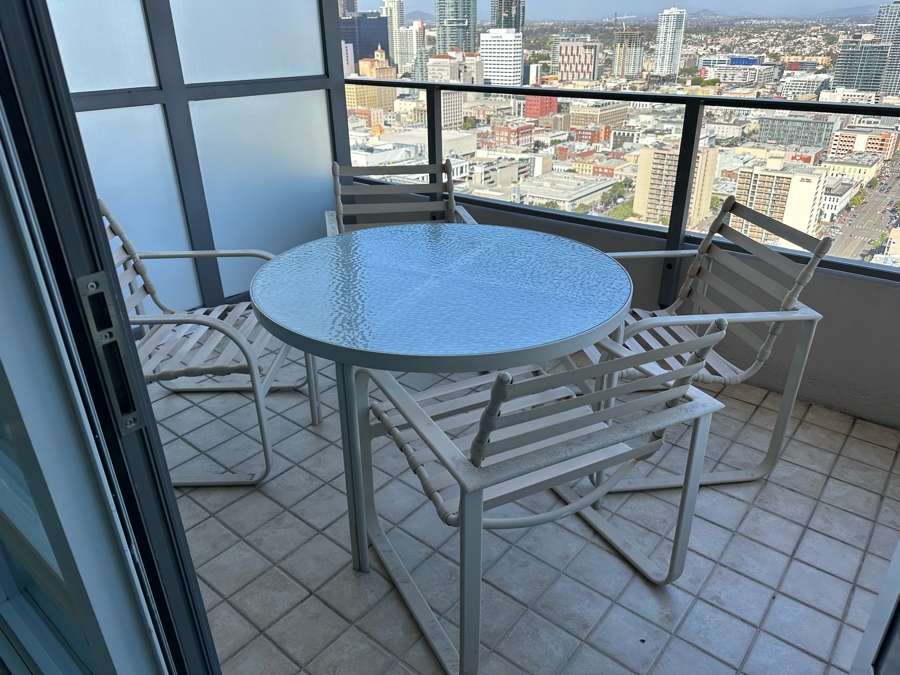 Vintage Brown Jordan Luxury Outdoor Patio Furniture Set With Four Chairs And 42'R Table [Photo 4]