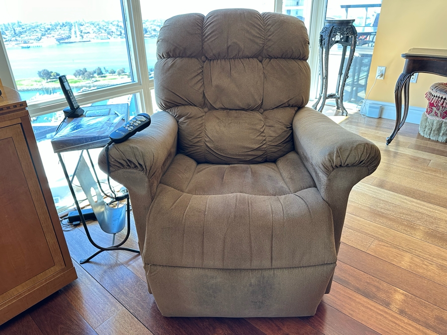 Golden Maxicomfort Power Lift & Recliner Chair [Photo 2]