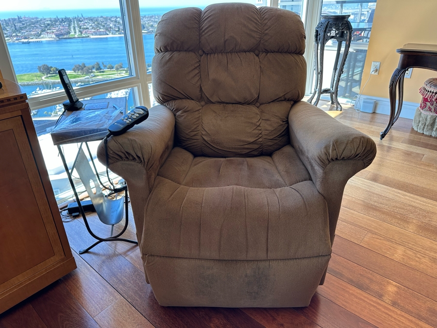 Golden Maxicomfort Power Lift & Recliner Chair [Photo 3]