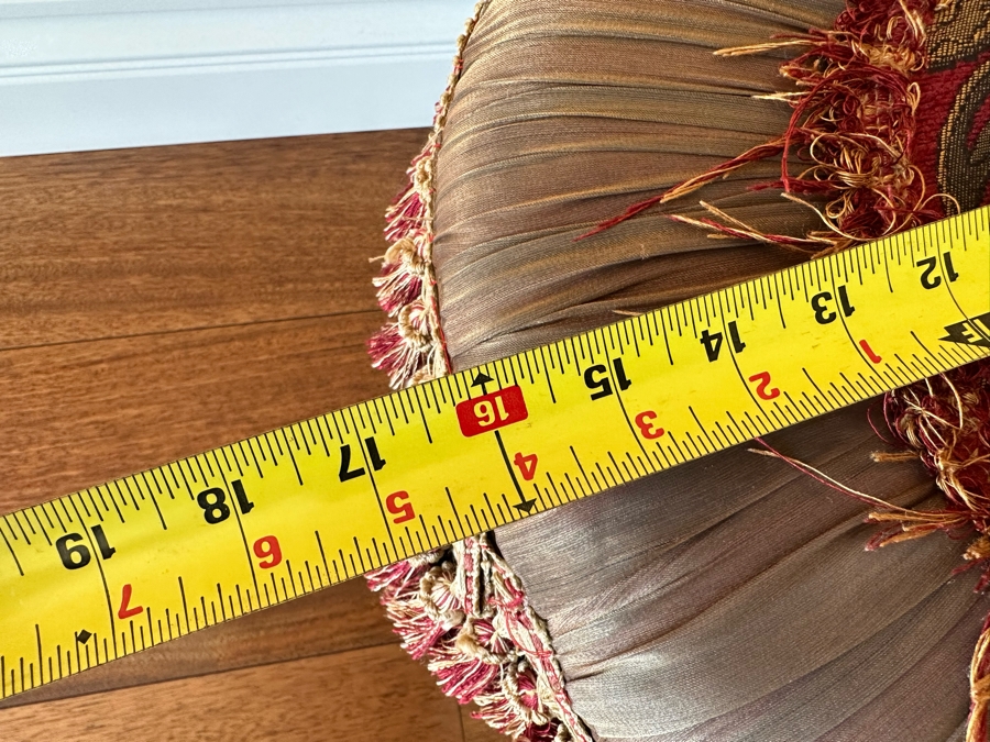 Tasseled Pouf 16R X 17H [Photo 4]