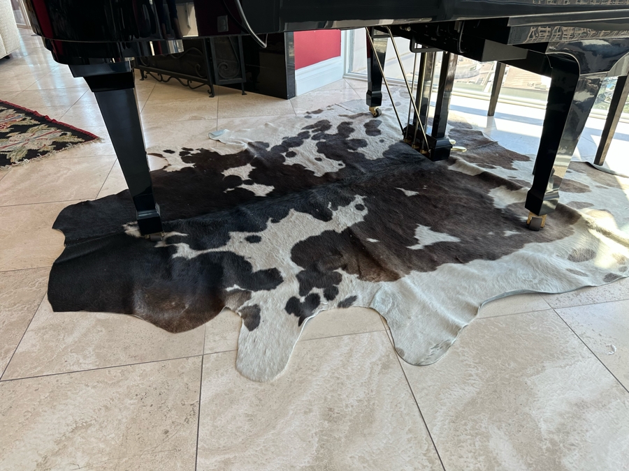 Large Cow Hide Rug Black & White 6'5' X 6'10' [Photo 2]