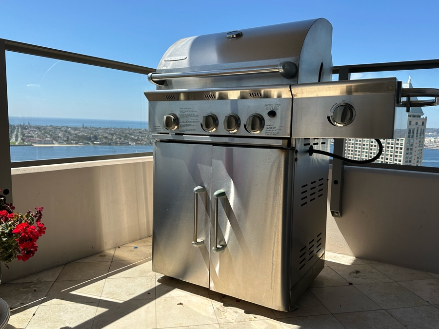 Glen Canyon Stainless Steel Propane Tank BBQ Grill [Photo 3]