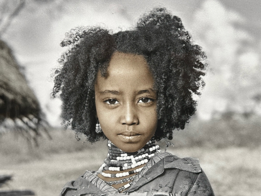 Phil Borges Limited Edition Photograph From Yabelo, Ethiopia Titled Rufo 7 23.5 X 25.5 Framed 27.5 X 28.5 Edition 32 Of 35 Plus Signed Phil Borges Hardcover Book Retails $4,200 [Photo 9]