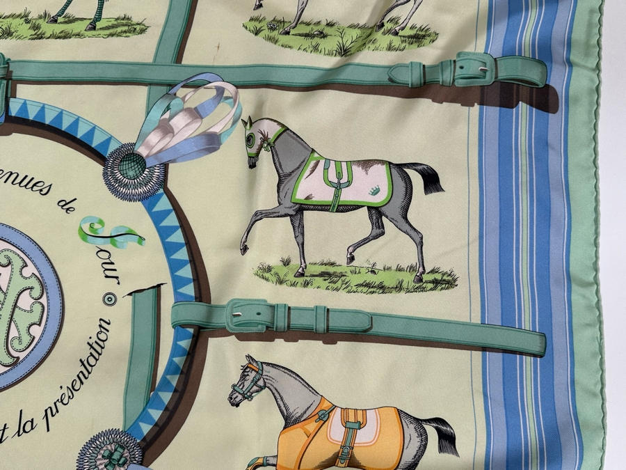 Hermes Paris Silk Scarf Couvertures Et Tenues Et Tenues De Jour Jacques Eudel 34.5 X 33.5 [Photo 11]