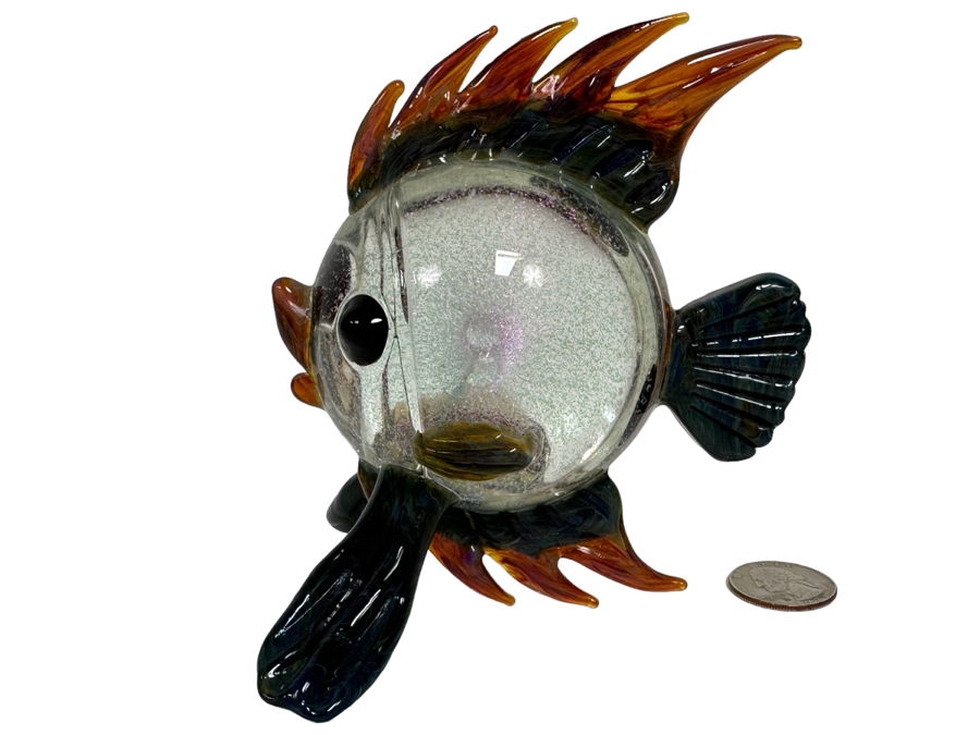 Art Glass Fish Figurine Signed HG Inside Of Turtle 4.5W X 4D X 5H [Photo 1]