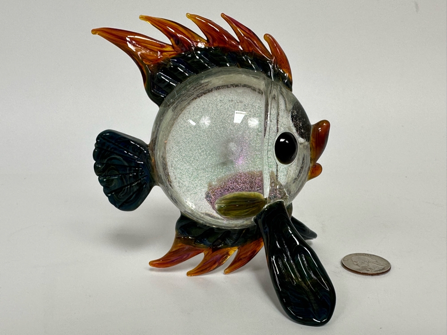 Art Glass Fish Figurine Signed HG Inside Of Turtle 4.5W X 4D X 5H [Photo 2]