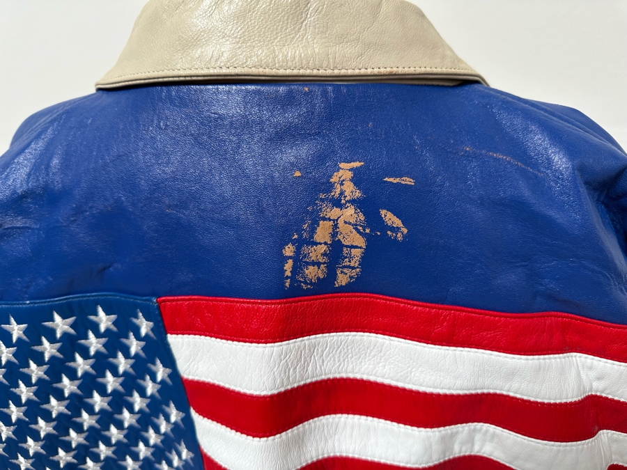 Original Planet Hollywood South Coast Plaza Leather Jacket Designed By Tony Nowak - Sleeve Hand Signed By Arnold Schwarzenegger Size XL [Photo 16]