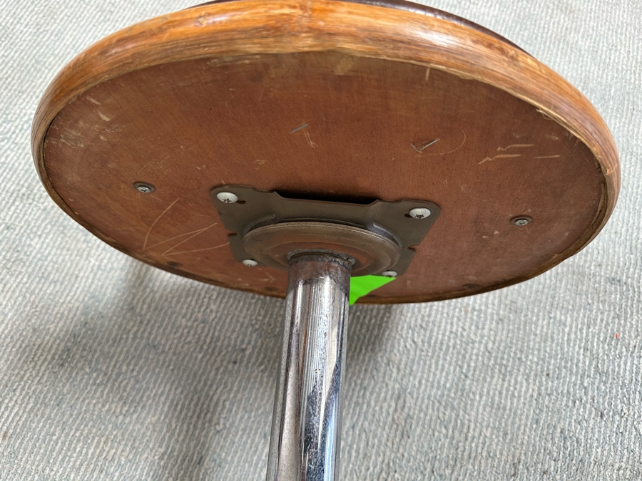 Pair Of Vintage Bamboo, Cane And Chrome Swivel Barstools 29.5H Seat Height [Photo 9]