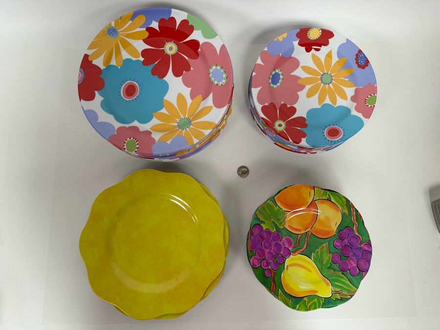 Collection Of Mainly New Plastic Plates Dishes [Photo 2]