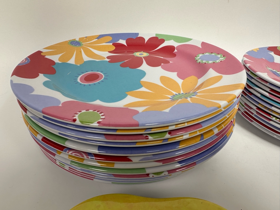 Collection Of Mainly New Plastic Plates Dishes [Photo 7]