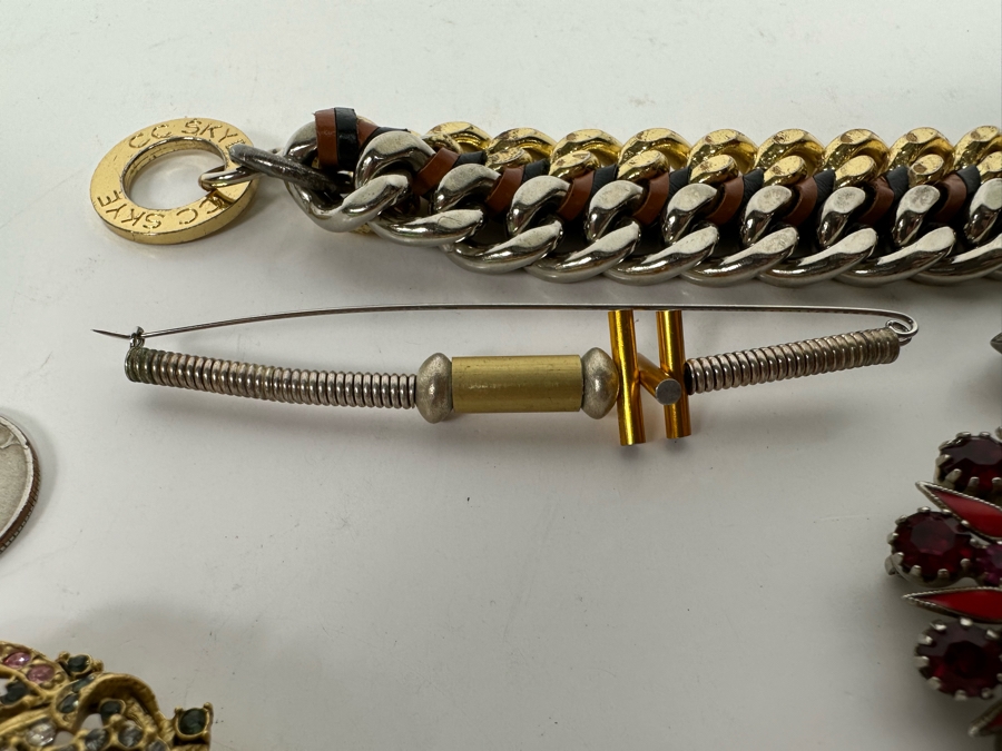 Collection Of Costume Jewelry [Photo 14]