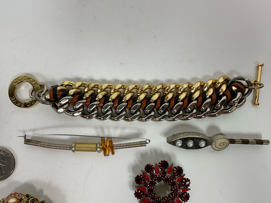 Collection Of Costume Jewelry [Photo 12]