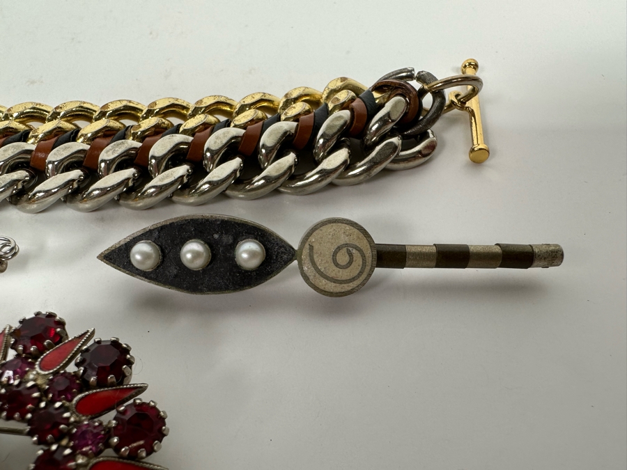 Collection Of Costume Jewelry [Photo 15]